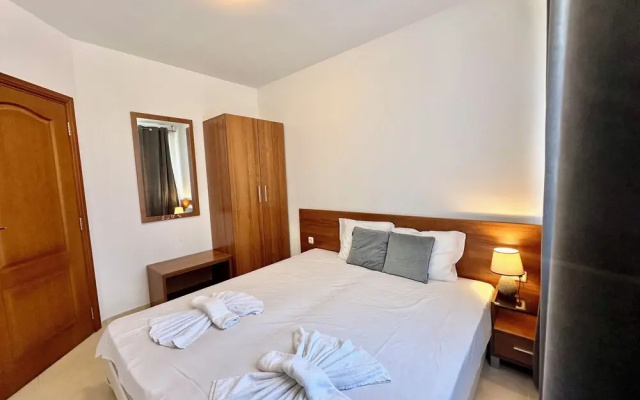 Efir Aparthotel
