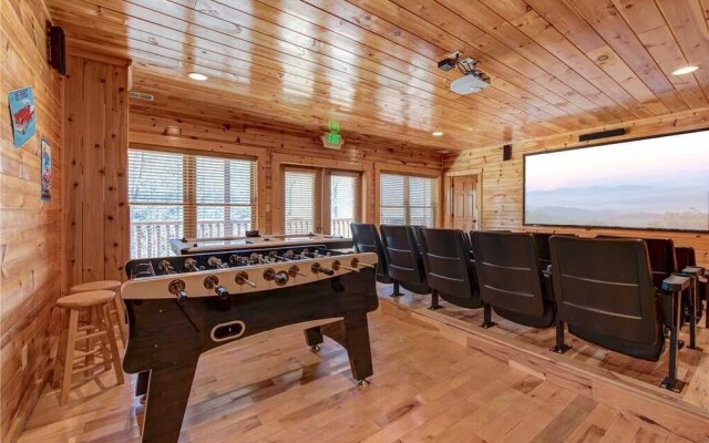 Hemlock Inn - Eight Bedroom Cabin