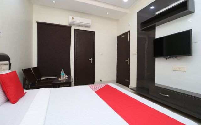 OYO 29637 Hotel Kakkar