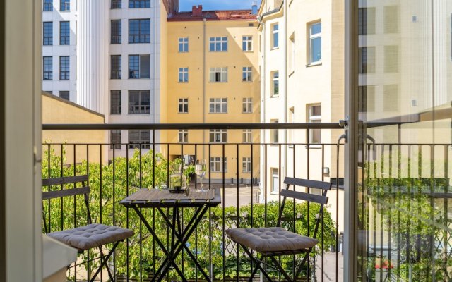 Stylish 1br with balcony & private sauna