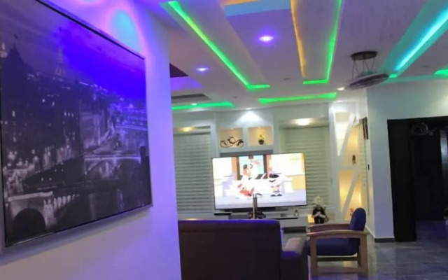 De-Lexis Hotel & Suites