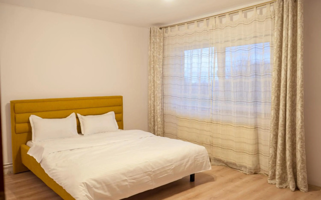 Lovely 2 bedroom, living and private bath apartment