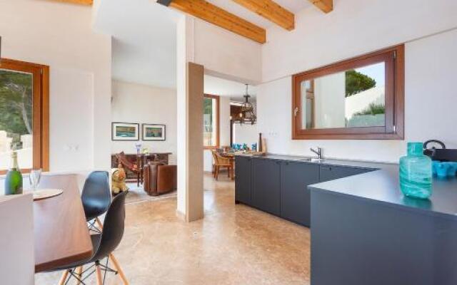 Sea Front Villa with Access Mallorca 8 Pers