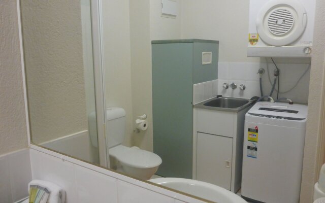 Palm Cove Tropic Apartments