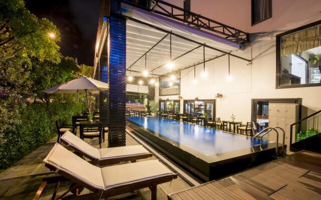 Sea Flower Hotel