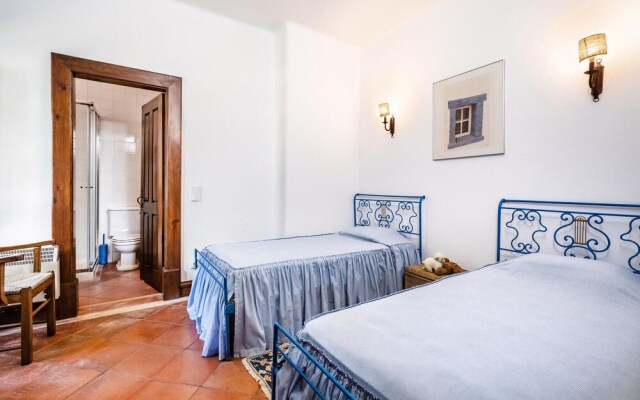 Beautiful Home in Grândola With Wifi and 4 Bedrooms