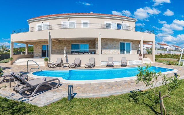 Lovely Villa in Debeljak With Heated Private Pool