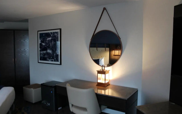 Hotel Westport Kansas City, Tapestry Collection By