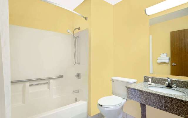 Super 8 by Wyndham Muncie/Ball St. College Area