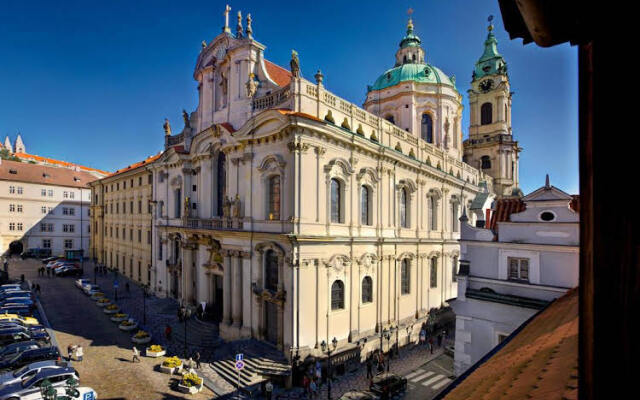 Lesser Town Square - Prague Apartments