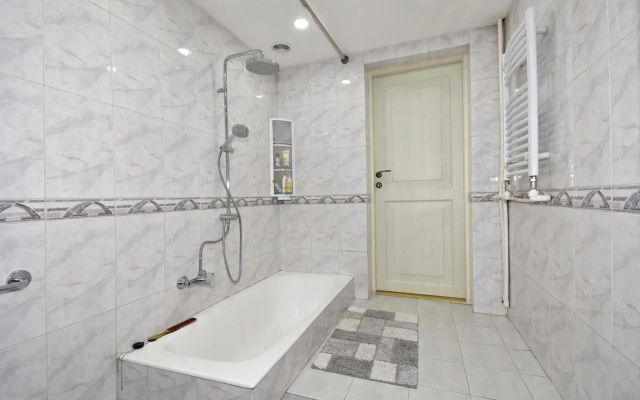 Khanjyan street, 3 bedrooms Duplex, Spacious apartment for rent DXA344