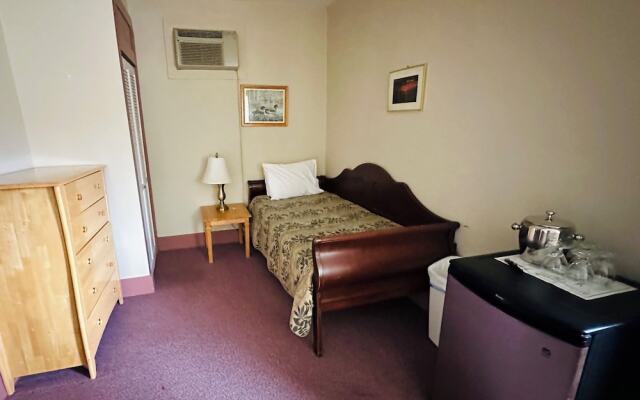 Inn at Gifford House