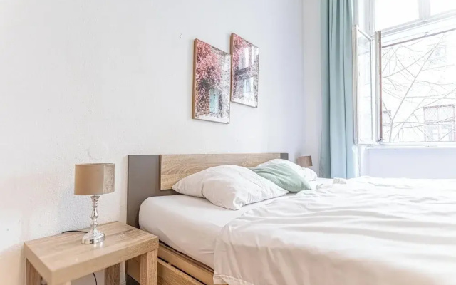 Simple 1BR Apt Long Stay Near Belvedere