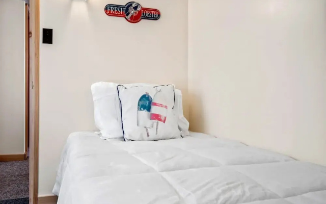 Beachfront Pet Friendly Sleeps 15 Bbq!