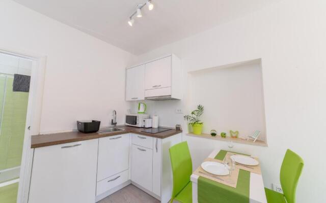 Sea Pearl Residence - Top beachfront location apartments in Bol centre