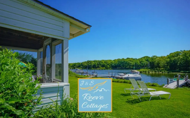 Premier Waterfront Cottage 2