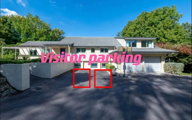 Lakeside & Tennis Court Paradise