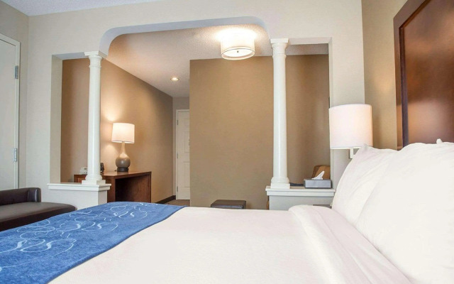 Comfort Suites West Warwick - Providence