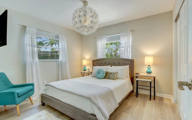 Woodridge - Private & Sanitized, Perfect for Social Distancing & Working From Home. Private Pool, Pet Friendly. Discounted During Pandemic. Super-host Support