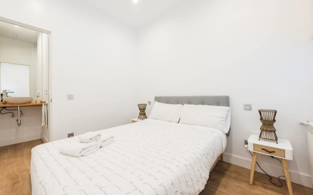 La Casa del MesÃ³n de Paredes