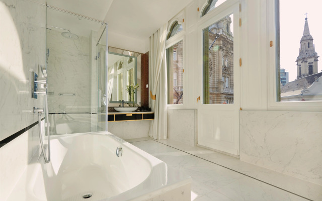 Párisi Udvar Hotel Budapest, part of Hyatt