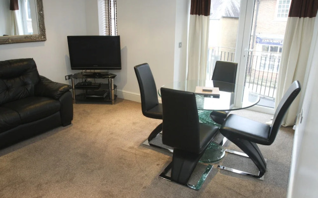 2 Bed Apt in Chorleywood Near Station
