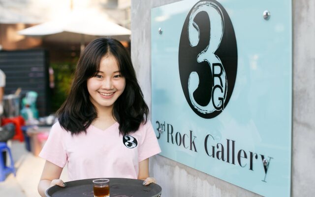Third Rock Hostel (SHA Extra Plus)