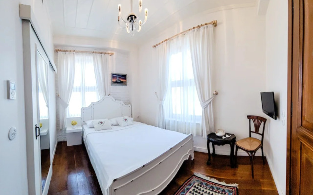 Latife Hanım Konağı