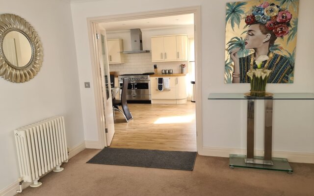 Harbour High - Luxury Beach Penthouse - Sleeps 6