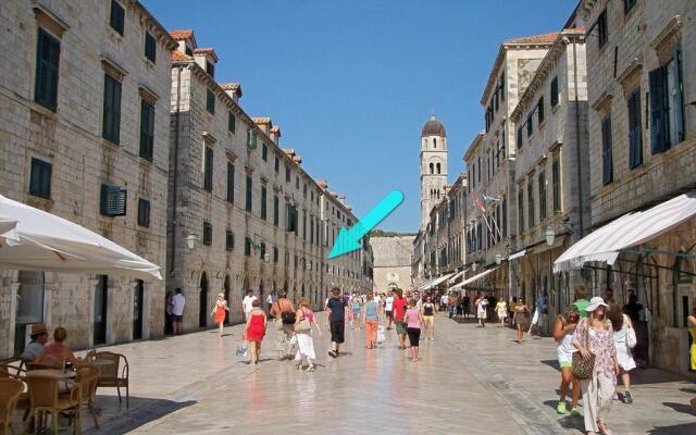 Dolce Vita Old Town Studio