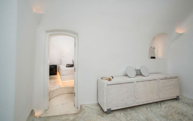White Sky Caldera Villa by Blue Escape