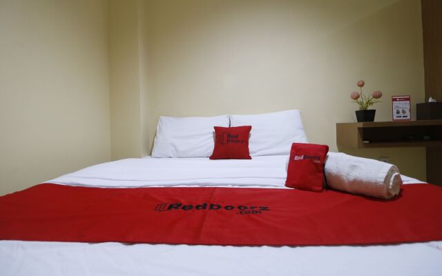 RedDoorz near ITC Cempaka Mas