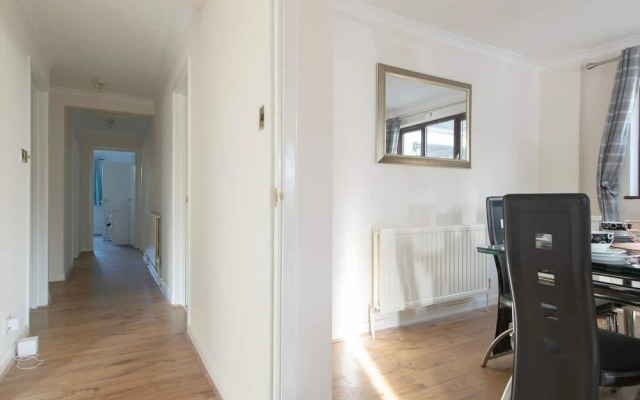 BookedUK - Bungalow House in Roydon
