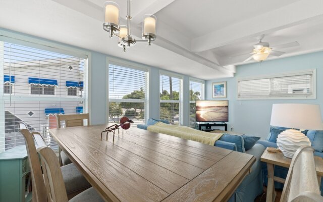 Sunset Beach House by Vtrips