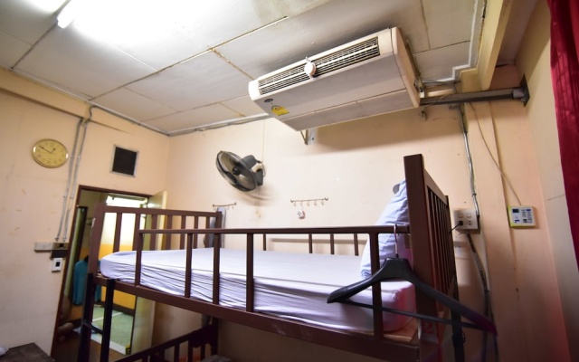 Khaosan Rainbow Hostel – Guest Rooms – Bangkok