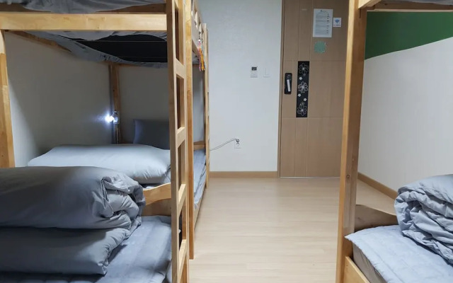 Buzz Guest House - Hostel