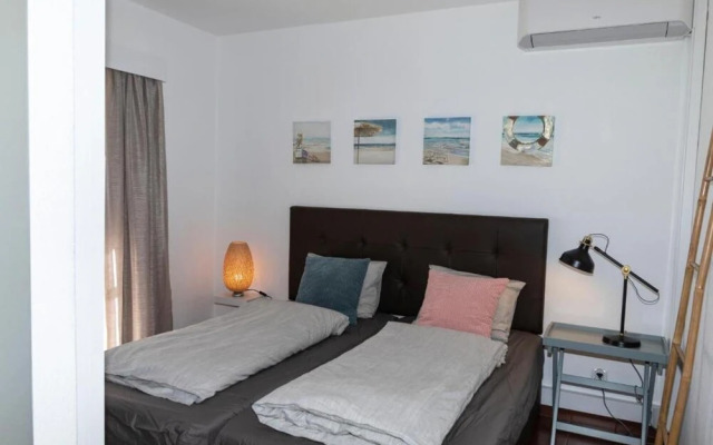 Stunning Olhos do Mar Apt, Albufeira