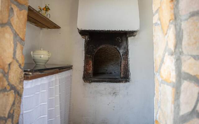 Trullo Nonna Netta con Piscina Idromassaggio e Area Giochi