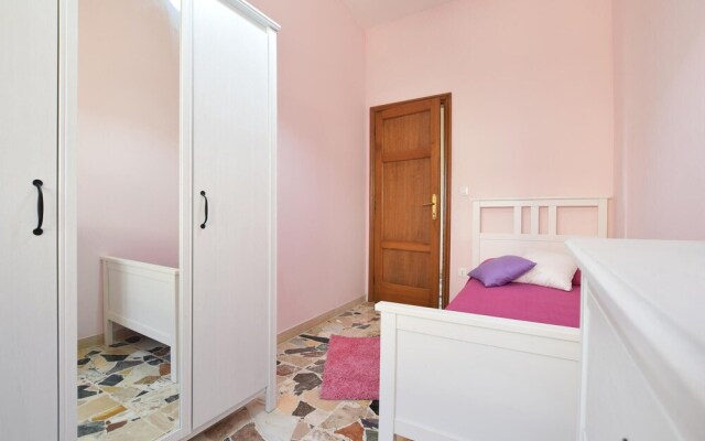 Beautiful Apartment in Piano di Mommio With Outdoor Swimming Pool, Wifi and 3 Bedrooms