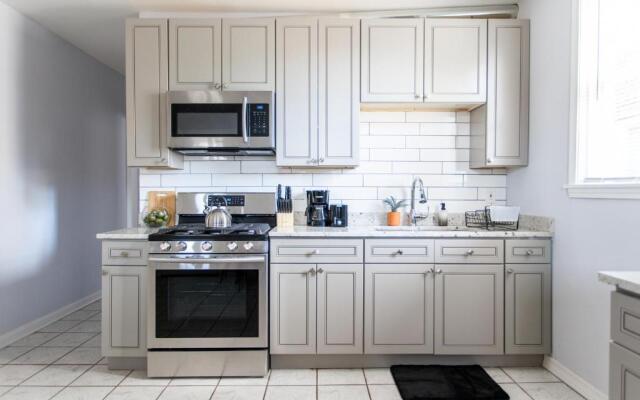 Stylish and Cute 2BR Apartment Near Wrigley!