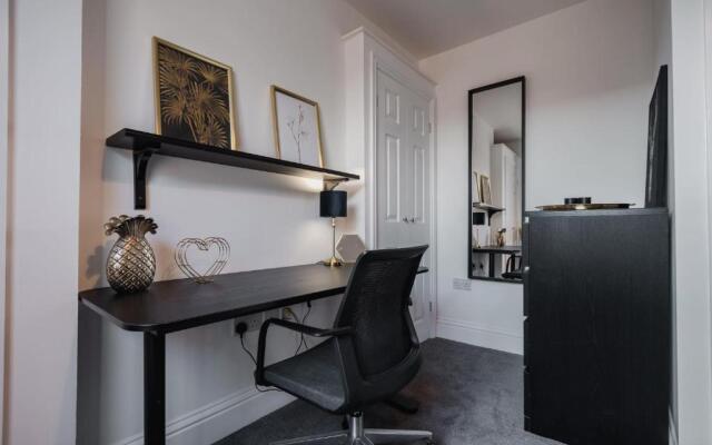 Newly Refurbished Sylish Hull 3 Bed Apartment