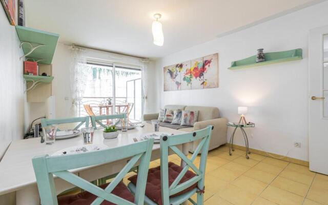 Nice 1 Bedroom downtown Carré d'Or with garage