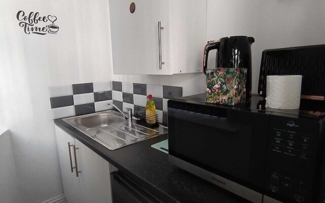 Black Ocean Holiday Apartments
