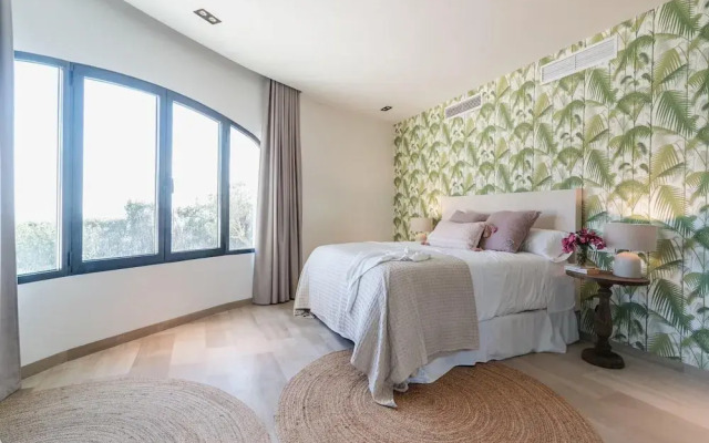 Superb Villa With Private Lagoon Pool