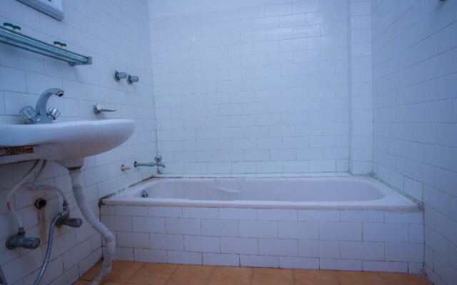 OYO 143 Hotel Stay Well