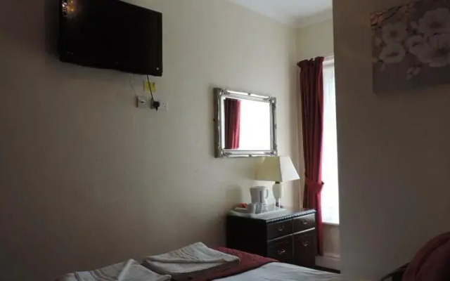 Guyz Hotel
