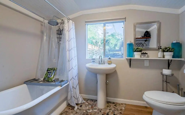 Peaceful Tucson Tiny House Getaway with Backyard