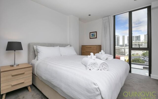 QV Luxury Victoria Park Apartment - 813