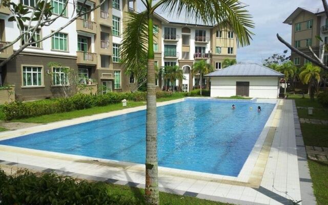 Natol Homestay - Kuching Home Penthouse Airport Road