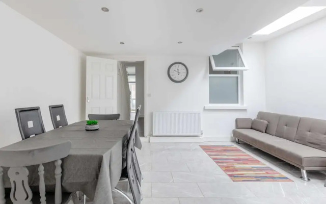 Spacious & Newly Renovated 4BD House East Ham!